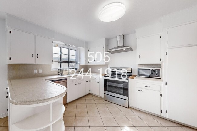 Building Photo - 905 Adams St NE