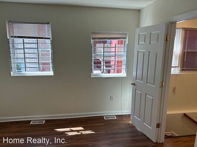 Building Photo - 2 br, 1.5 bath House - 1603 6th St. NW