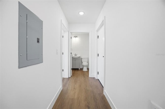 Building Photo - 100 N Dewey St