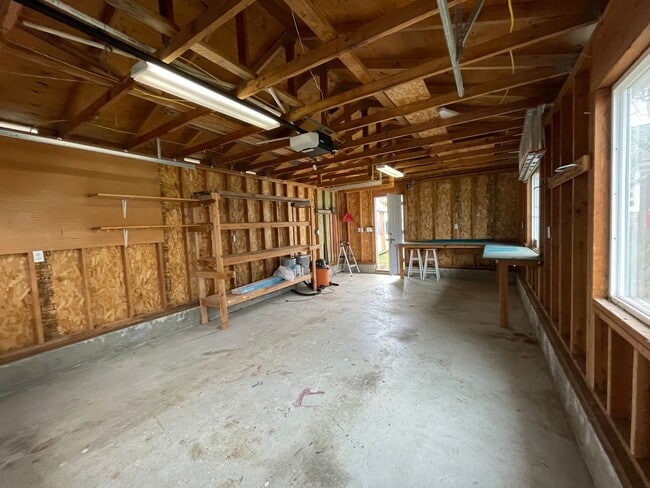 Building Photo - Charming and Updated 1913's Home! Woodstoc...