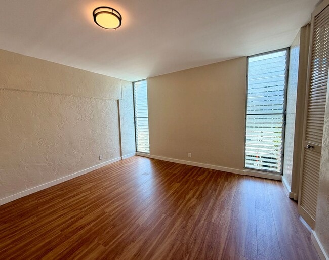 Building Photo - 1447 Kewalo St