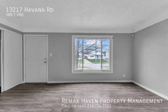 Building Photo - 13217 Havana Rd, Garfield Hts - Spacious 3...