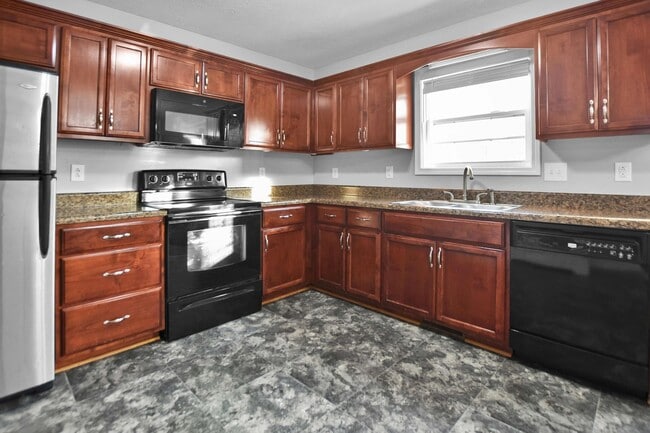 Building Photo - Pet Friendly Three Bedroom with Bonus!