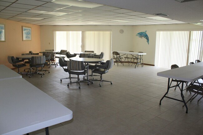 Building Photo - Furnished condo