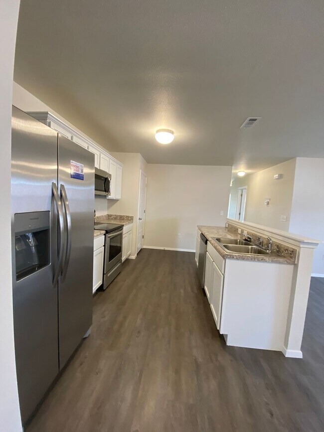 Building Photo - Pre-Leasing Now – Modern 3 Bedroom | 2 Bath Duplex in Lawlis Ranch
