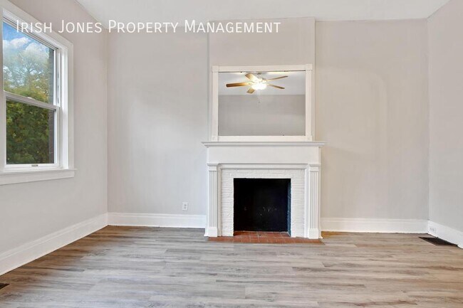 Building Photo - 608 Niagara St