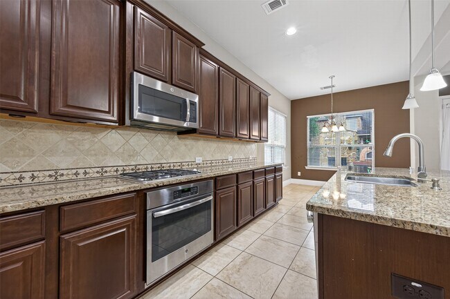 Building Photo - 16811 Kilgarth Dr