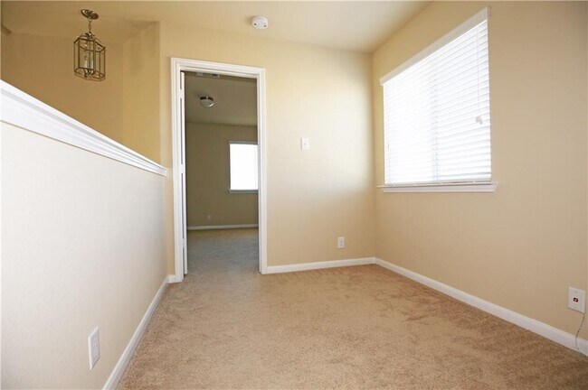 Building Photo - 903 Alamo Plaza Dr