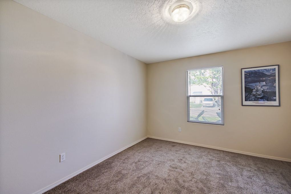 Building Photo - 301 Parkmont Way