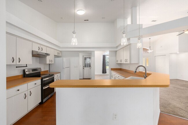 Building Photo - 7860 SW 204th Ave