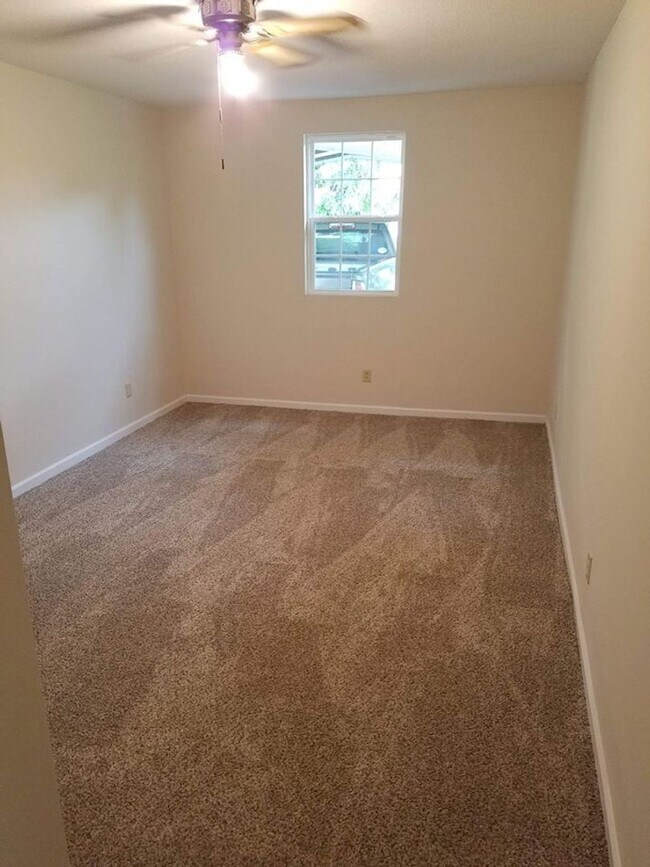 Building Photo - 3 Bedroom Pet Friendly Home For Rent!