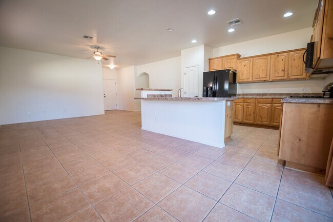 Building Photo - Charming 4 Bedroom, 3 Bath Home, with 2 Ca...