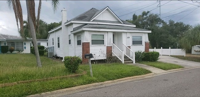 Building Photo - For Rent downtown Clearwater