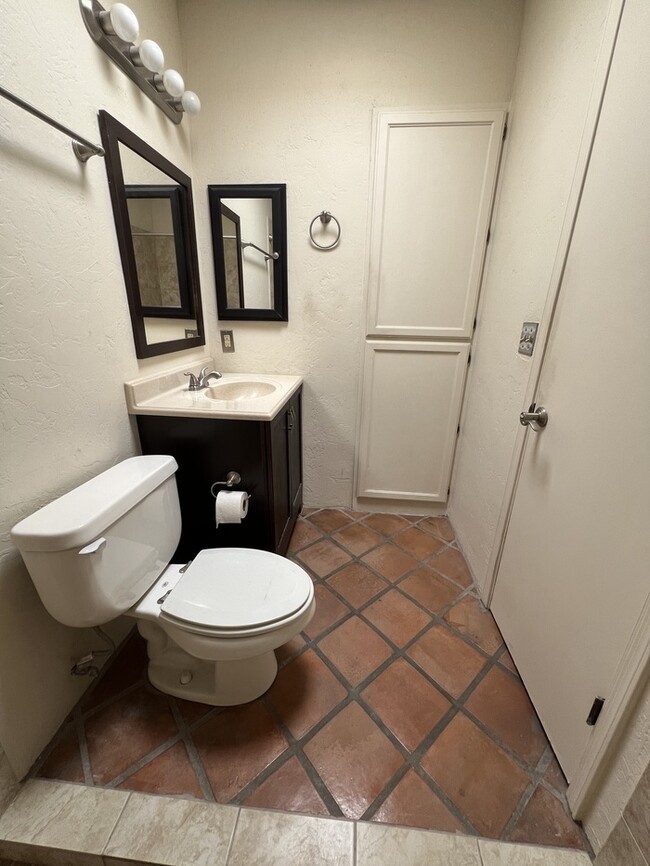 Building Photo - 6368 N Willowhaven Dr