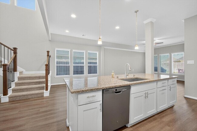 Building Photo - 31218 Pinebrook Falls Ln