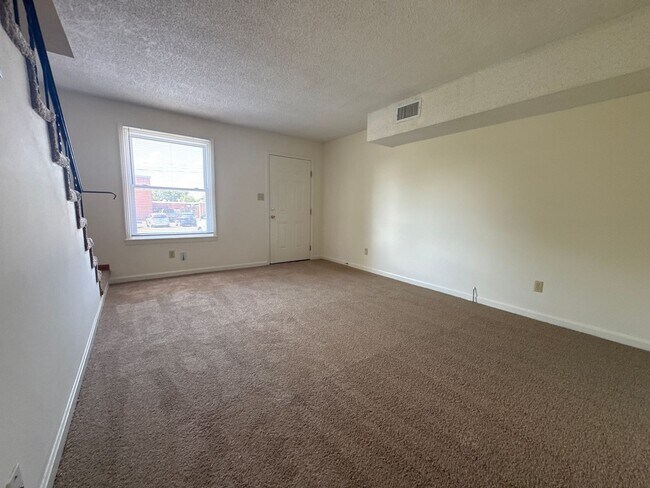 Building Photo - 521 Dawson Ln