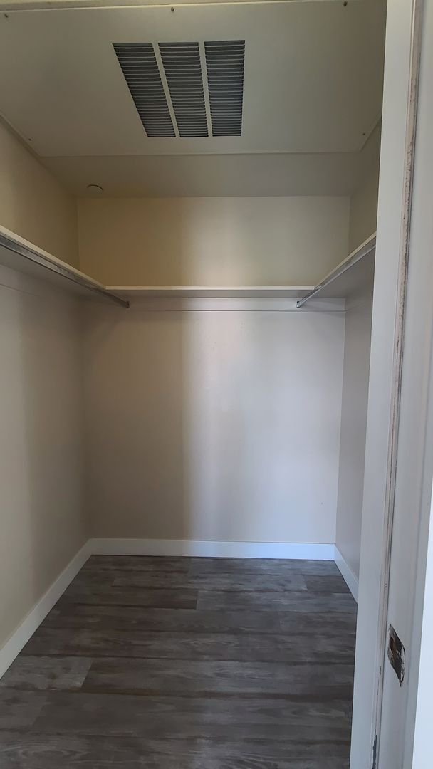 Building Photo - 2 Bedroom Condo located in Park House.