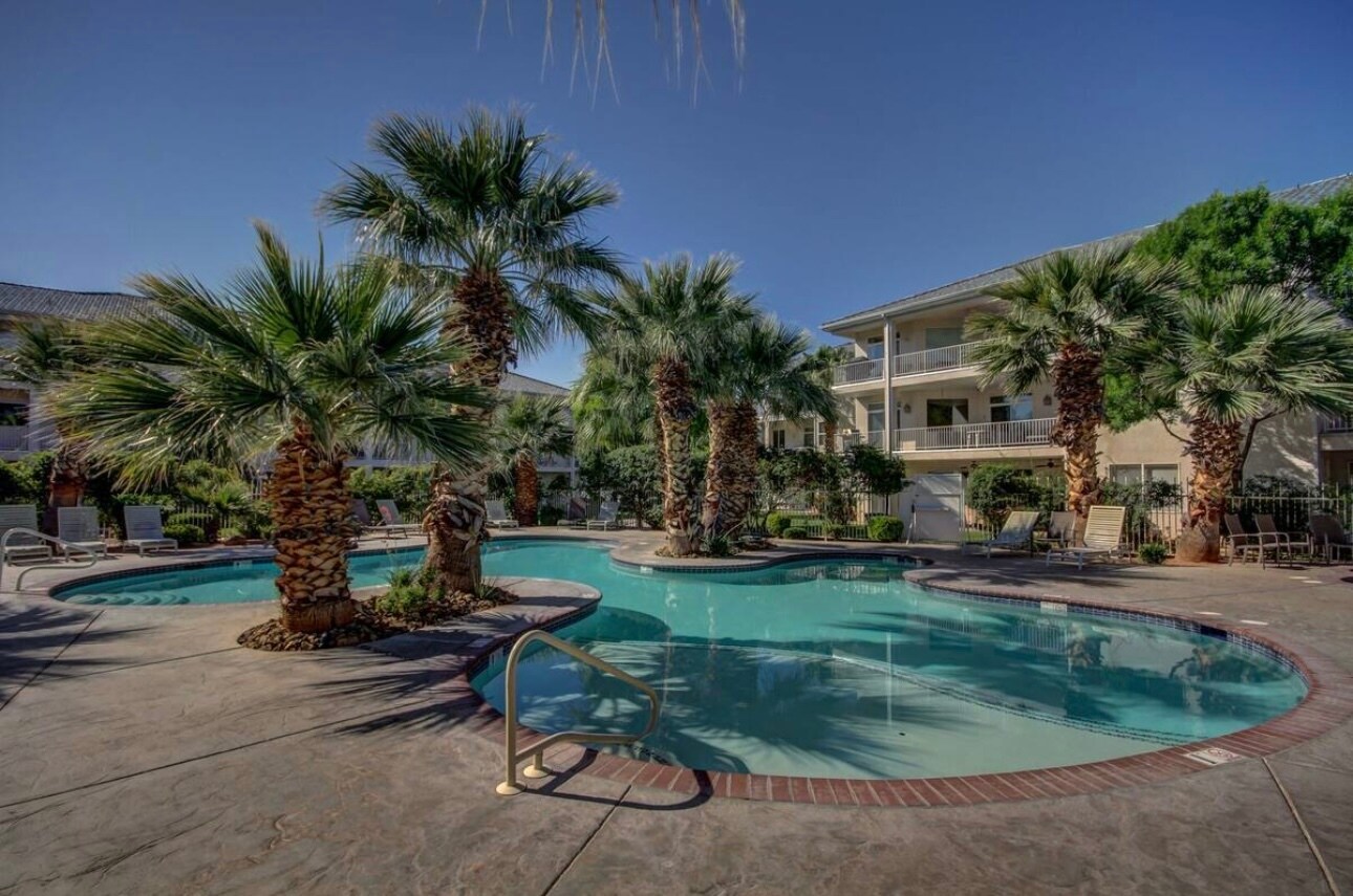 Building Photo - 1845 W Canyon View Dr