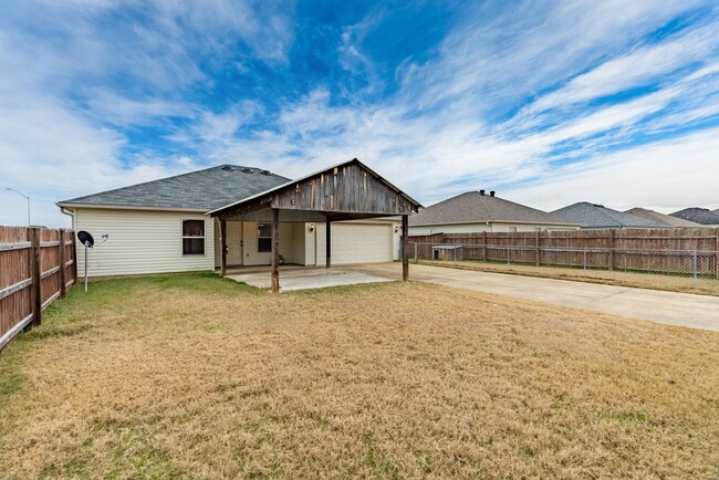 Building Photo - 4 Bedroom 2 Bath Remodeled Home