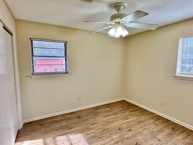 Building Photo - Charming updated 3-bedroom home!