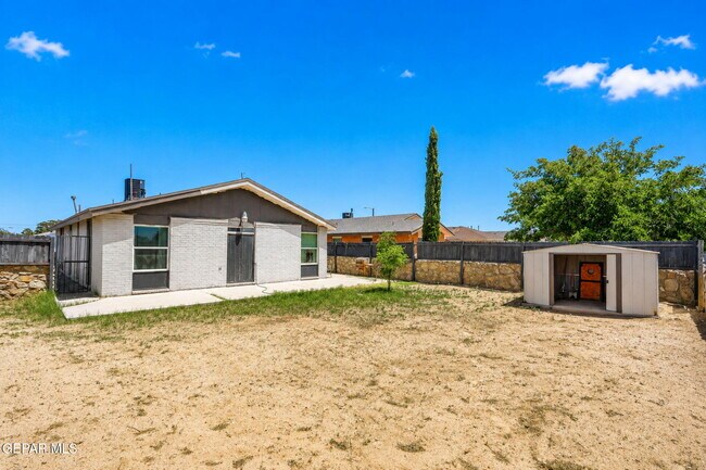 Building Photo - 667 Danube Dr