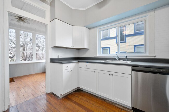 Building Photo - 230 N Balph Ave