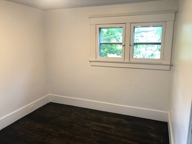 Building Photo - 410 Olive St