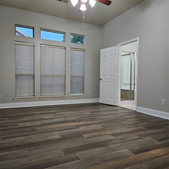 Building Photo - 13043 Sweetgum Shores Dr