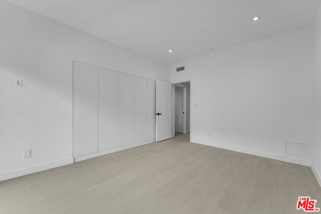 Building Photo - 10630 Wilkins Ave