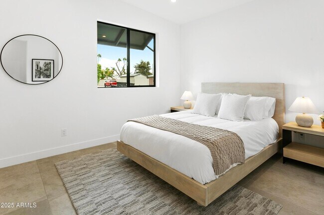 Building Photo - 4002 N 33rd Pl