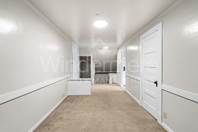 Building Photo - 1321 W 11th Ave
