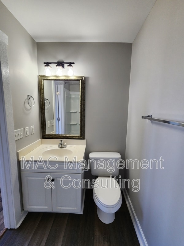 Building Photo - 1028 Nottingham Dr