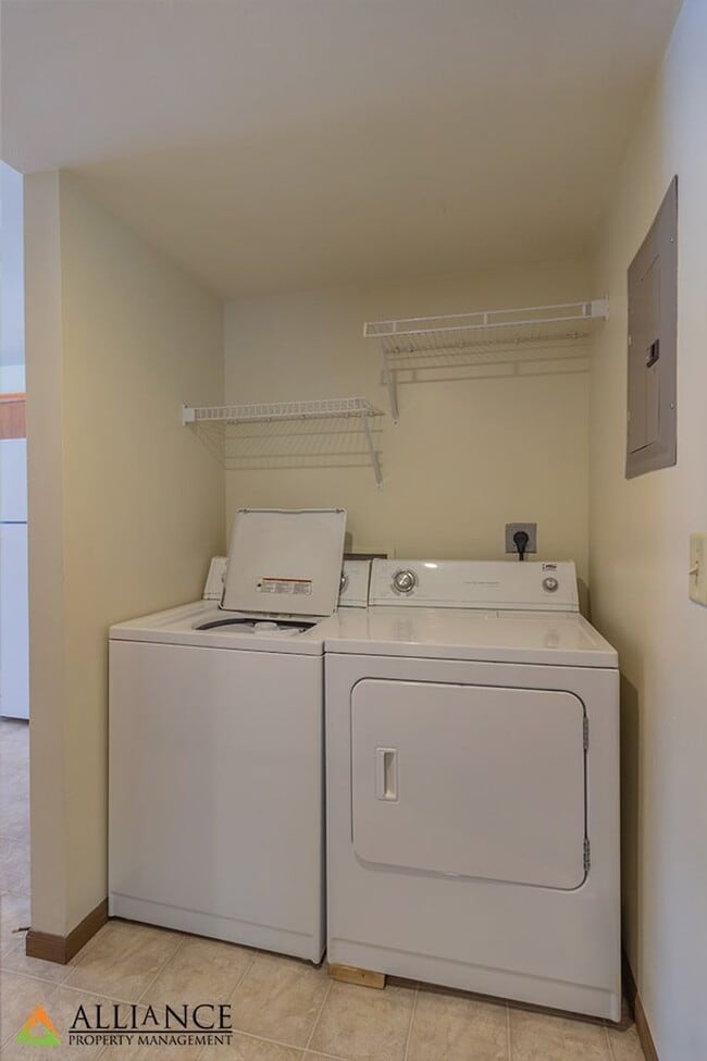 Building Photo - 928 Moro St