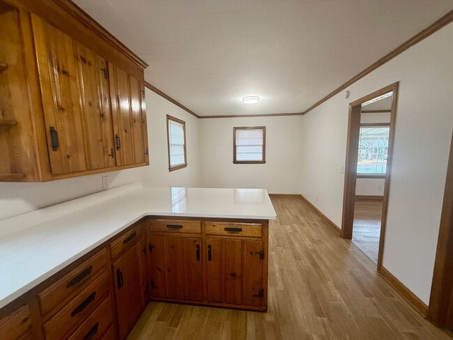 Building Photo - Three bedroom, 1.5 bath house in Burlington