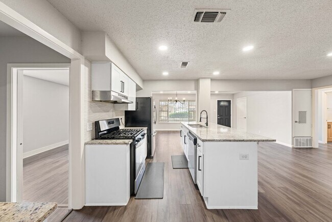 Building Photo - 4402 Seabreeze Dr