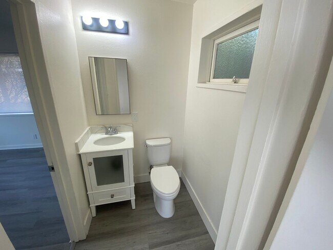 Building Photo - Brand New Spacious Oakland Hills home