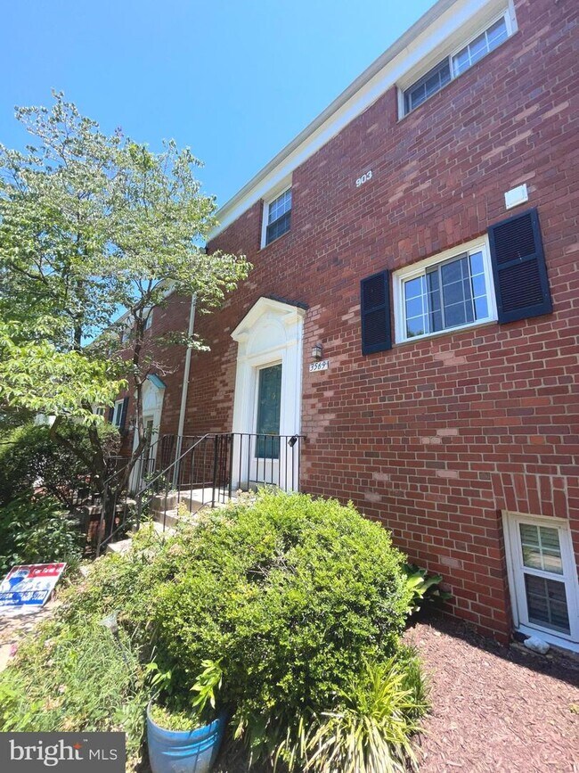 Building Photo - 3569 Martha Custis Dr