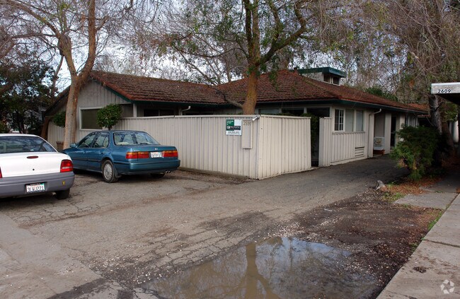 Primary Photo - 2595 Alma St