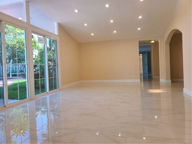 Building Photo - 6744 Cozycroft Ave