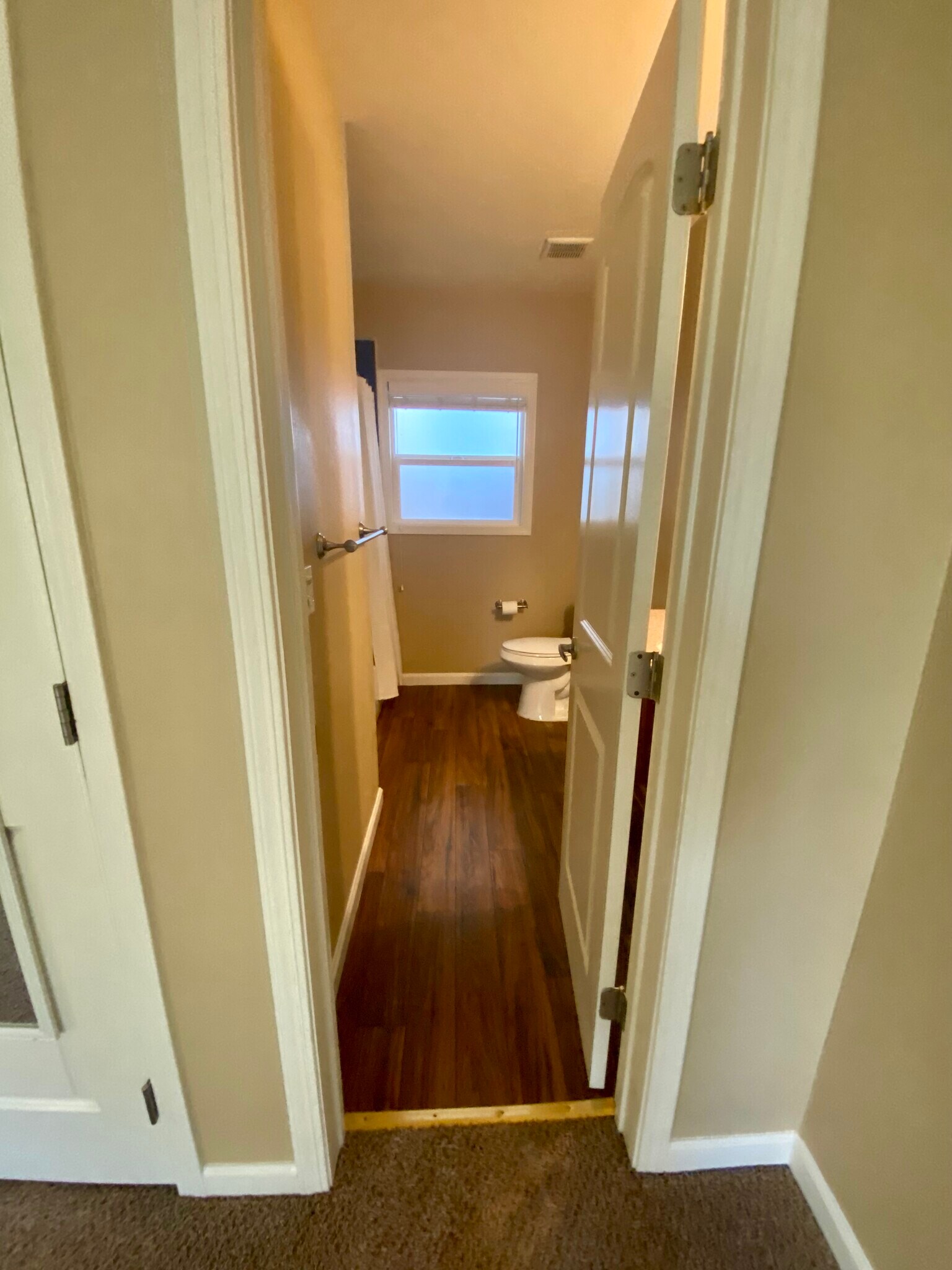 Building Photo - 915 N Los Robles Ave