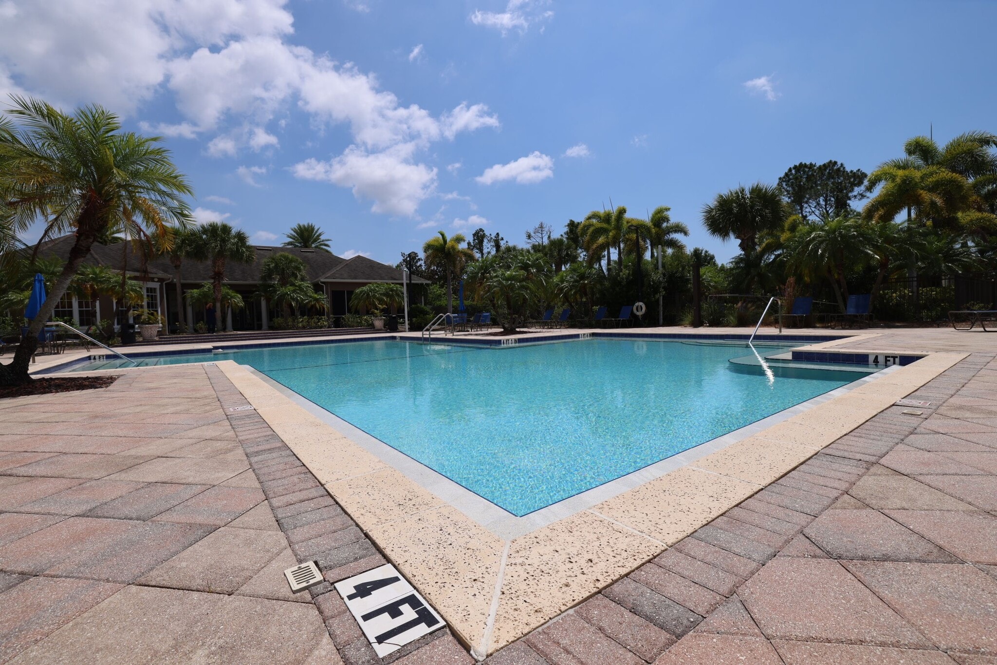 Building Photo - 8933 Manor Loop