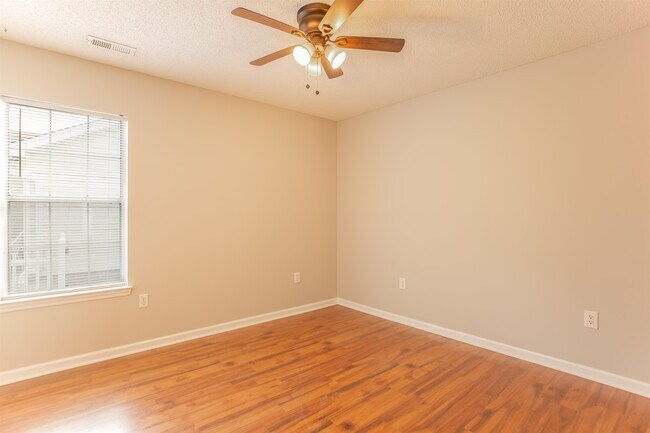 Building Photo - 112 Dusty Trail Ln