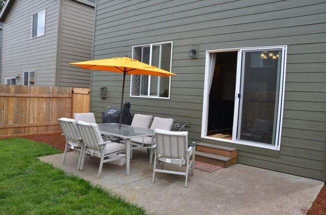 Building Photo - North Plains Single Family Home