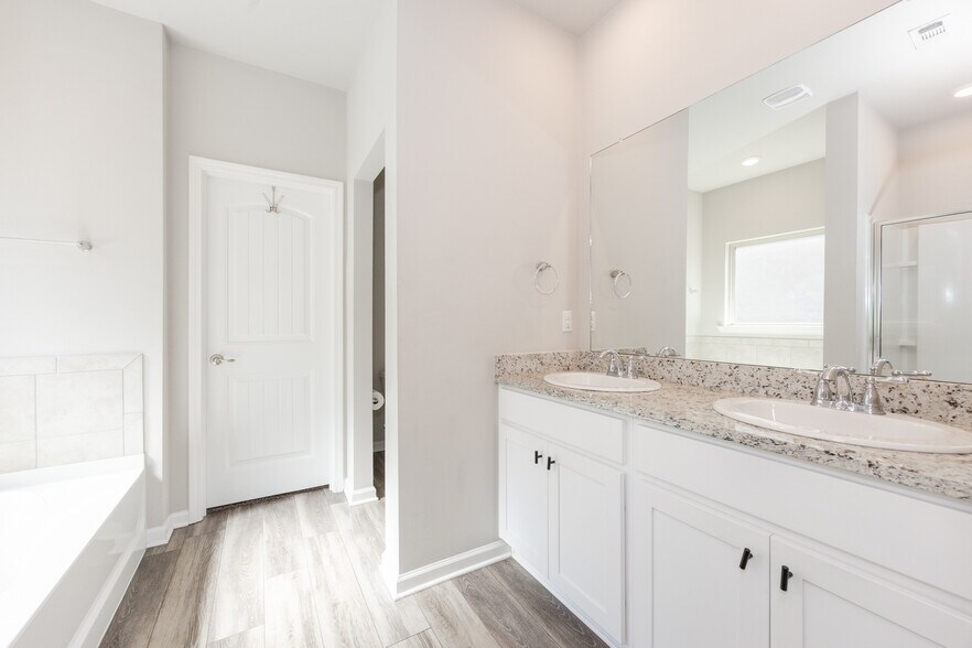 Building Photo - 4635 Mendocino Way