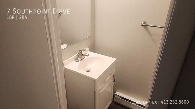 Building Photo - 7 Southpoint Dr