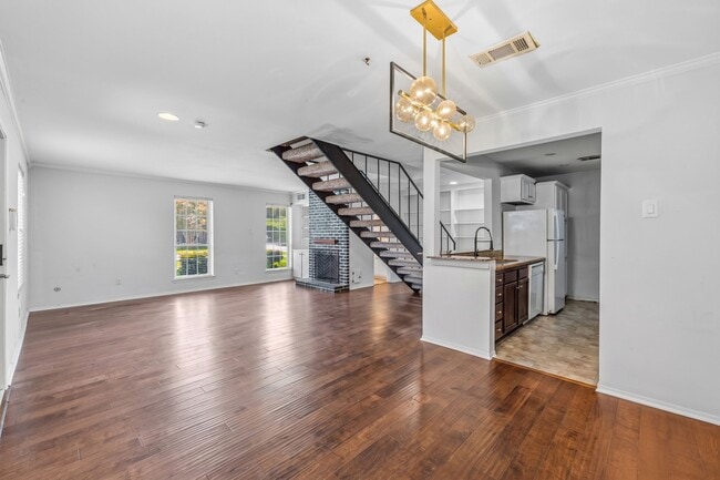 Building Photo - 5534 Beverly Hill St