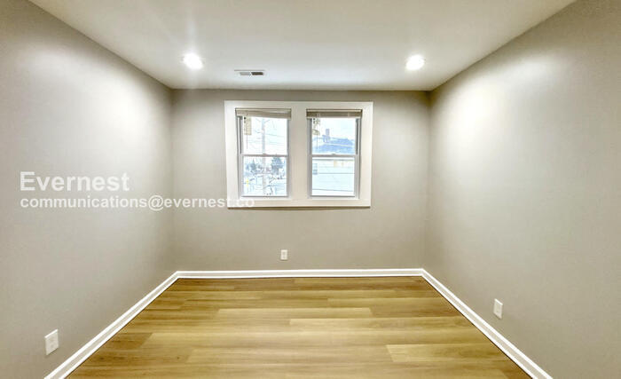 Building Photo - 2430 Steele Ave