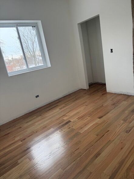 Building Photo - 1249 S Kedvale Ave