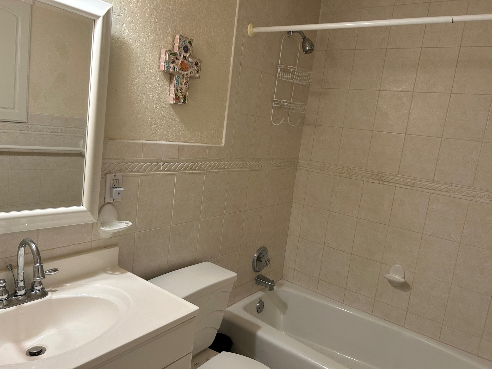 full size bathroom with tub & shower - 630 NW 7th Ave