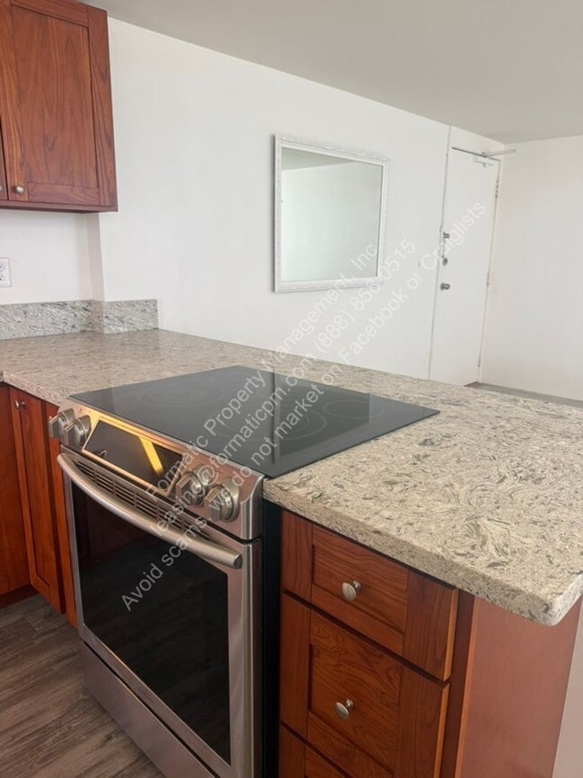 Building Photo - 1060 Kamehameha Hwy